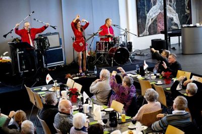 En selvejende hal har mulighed for at arrangere mange forskellige ting. Her er det Arena Midt, hvor der i 2021 var en corona-koncert med Sussi og Leo arrangeret af Røde Kors, der brugte Arena Midt til formålet. Foto: Jakob Stigsen Andersen