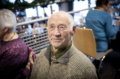 Helge Olsen, 82, IllerNej, det var ikke så slemt. Vi har et lille landbrug, hvor jeg har brugt min tid. Og jeg har været i haven. Og så har jeg gået ture med min kone, Ellen, så det har ikke været slemt.