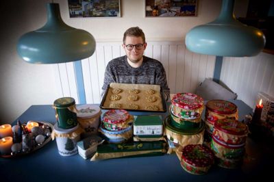 Simon Jørgensen elsker småkager og at give sig selv en sjov udfordring. Det er der kommet masser af småkager ud af. Foto: Jakob Stigsen Andersen