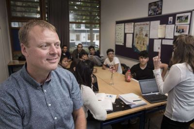 Ungdomsskoleleder Lars B. Kristensen erkender, at det har været svært at få dialog med de unge i Kjellerup. Så man kender ikke så meget til, hvilke unge, det er, der skaber problemer. Foto: Martin Ballund