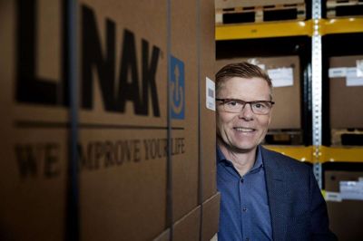 Peter Duch-Svenson fra Linak i Silkeborg fortæller, at virksomheden i vid udstrækning benytter sig af Billund Lufthavn. Lufthavnen i Karup benyttes en gang imellem. Foto: Jakob Stigsen Andersen