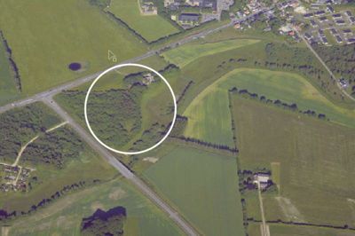 Det er på hjørnet af Viborgvej og Sejling Hedevej (ved den hvide cirkel), at Rema 1000 har søgt om at få igangsat en lokalplan, der skal bane vej for det ønskede byggeri af både en dagligvareforretning og boliger. Foto: Kortforsyningen