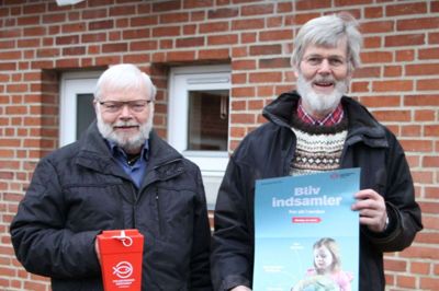 Niels Peder Bjærre og Anton Clausen er parate til at samle ind.