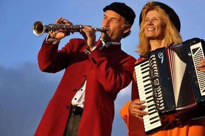 Ann-Mai-Britt Fjord og Henrik Bredholt - Klezmerduo - kommer til Kjellerup.
