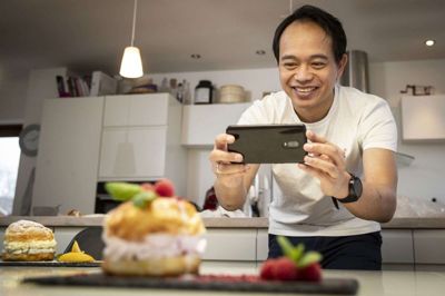 Niels Hald lægger af og til de vellykkede fastelavnsboller på de sociale medier sammen med en beskrivelse af bollerne. Nu er han gået skridtet videre og har lavet hjemmesiden metabolle.dk med opskrifter og inspiration på »metabollen« - kagen, der definerer kager. Det er ifølge Niels Hald kagen med mange facetter og uendelige muligheder.