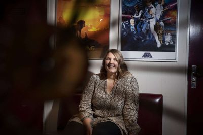 Pia Rask Jacobsen glæder sig over, at der i 2022 kommer mere knald på i Den Gamle Biograf. Foto: Martin Ballund