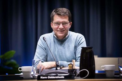Kern Oddershede mener, at kommunen skal værne om de små plejecentre. Det har man givet håndslag på.