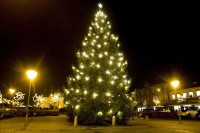 Julebelysningen i Kjellerup er dyr, og derfor vil Kjellerup Handel og Erhverv prøve at samle flere penge ind til netop julebelysning.