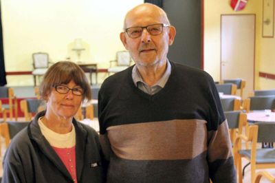 Ib Thomsen og hans gode nabo, Mona Schwanda, er ved huset hver dag for at gøre det hyggeligt. Den 22. maj er der genåbning af huset. Foto: Morten Hallstrøm