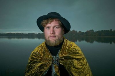 Jonas H. Petersen er en del af festivalen på Oasehøjskolen. Han spiller der lørdag den 21. maj.