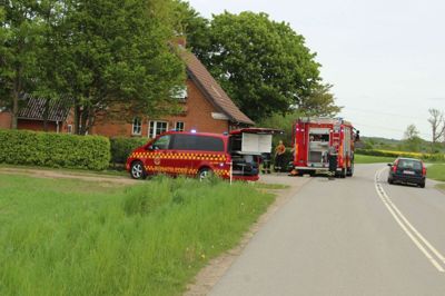 Der skete ikke skader på huset, men to af husets beboere blev kørt på sygehuset til undersøgelse. Foto: Rasmus Viuff