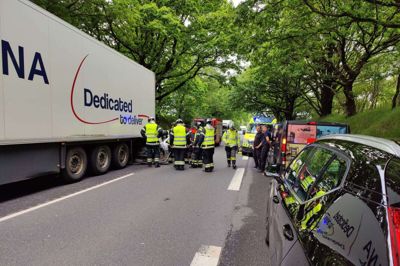 Heldigvis kom den mand, som kørte op bag i lastbilen, ikke noget til, lyder det fra vagtchefen hos Midt- og Vestjyllands Politi. Foto: Peter Erfurt