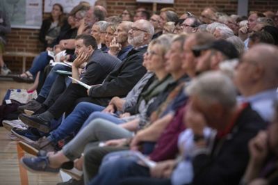 Der var mange spørgsmål fra salen på mødet i aftes. Men intet svar på det vigtigste: Hvor skal motorvejen gå. Foto: Martin Ballund