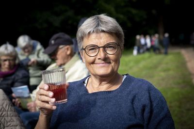 Birgit Lassen, KjellerupJeg har verdens bedste nabo, og vi er taget af sted sammen. Jeg har været til ballet én gang før - i Kjellerup - da det blev aflyst, så jeg har glædet mig til at se det. Vi har rosé med i kurvet - og rullepølsemad.