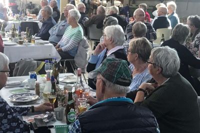 Der var tilmeldt 92 personer til grillaftenen på Aunsbjerg.