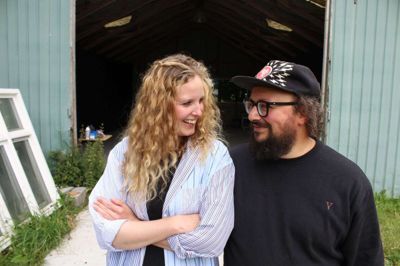 Det er her i den gamle lade, at Sia Rosenberg og Sofyann Ben Youssef holder Kås-Mås Festival på fredag.