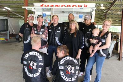 Der er fest hos MC Daltons i weekenden. Alle mand er parate til at tage imod.