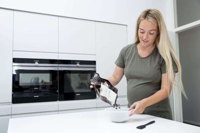 29-årige Nanna Georgi fra Ans kom gennem nåleøjet første gang, hun søgte om deltagelse i Den Store Bagedyst. Lørdag aften var hun og de ni andre amatør-bagere på landsdækkende tv første gang.
