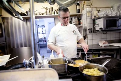 Christian Andersen fra Kongensbro Kro har fået en efteregning, der ifølge ham er meget stor for en virksomhed i kroens størrelse. Foto: Jakob Stigsen Andersen