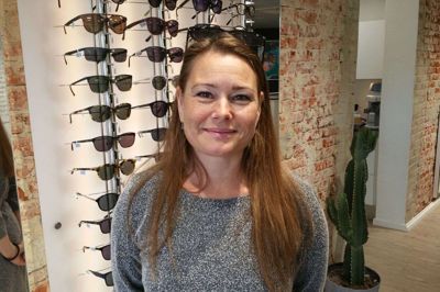 Trine Ottesen, Thiele i Kjellerup:Vi har skåret ned på vores strømforbrug ved at skære ned i de timer, hvor vi har lys i butikken. Vi bruger ikke aircondition, men åbner døren. Og vi slukker for de maskiner, vi har i butikken, hvis de ikke er i brug. Det er dyrt at have dem til at varme hele dagen.