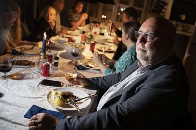 Ved siden af livet i politik har Kristian Pihl Lorentzen også haft tid til at være med til at starte Tange Sø Festival og TAWØL. Nu får han mere tid til familien, som han onsdag aften spiste valgflæsk med. Foto: Martin Ballund