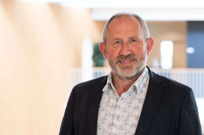 Knud Kirkegaard, der er driftsøkonom hos rådgivningsfirmaet Velas, fortæller, at kvægproducenterne lige nu har en fornuftig indtjening, men han råder samtidig landmændene til at sikre sig mod dårligere tider. Foto: LMO