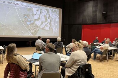 Omkring 20 mennesker deltog i mødet i Kjellerup i aftes. Foto: Anders Hartvig