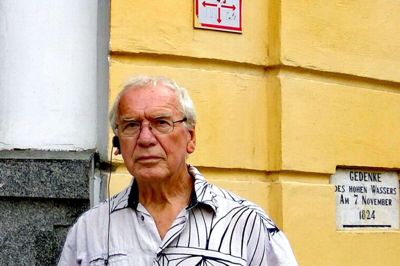 Bent Jensen voksede op i et indre missions miljø. Men ikke et miljø, som han har hørt andre beskrive det. I Kjellerup var barndommen stort set som alle andres, bortset fra at han ikke måtte danse, spille kort og bande. - Så det gjorde vi kun i smug, ler Bent Jensen. Han betegner sig ikke som from, men som gudfrygtig. Foto: Rasmus Viuff