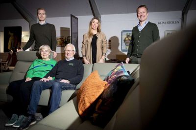 Andengeneration Ruth og Sander Pedersen er stolte over, hvordan forretningen bliver drevet af Jeanette og Henrik Pedersen og af Jeanette og Henriks søn, Frederik.