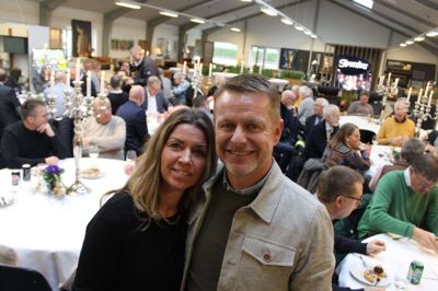 Henrik og Jeanette Pedersen kunne onsdag glæde sig over en festlig dag i Bolig-Nyt i Ans med masser af gæster, der gerne ville hylde dem.
