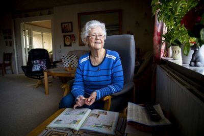 Vita Iversen hjemme på Vestbakken i Gl. Kjellerup. Hun passer stadig hele det hus, som hendes Edmund byggede i 1972. Foto: Jakob Stigsen Andersen