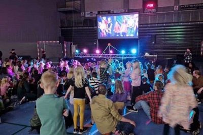 Der var fyldt med mennesker i Arena Midt lørdag aften til MGP Party.