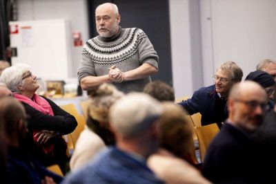 Byrådsmedlem Lars Hansen (SF), der er kendt for at sige sin ærlige mening, ses her ved en konference om lokal fjernvarme i Arena Midt i Kjellerup i februar. Foto. Jakob Stigsen Andersen