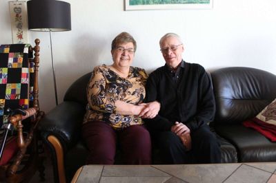 Inger og Hans Rasmussen blev gift dagen før han fyldte 30. Nu kan de fejre guldbryllup og rund fødselsdag. Foto: Rasmus Viuff