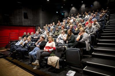 Der var mellem 80 og 100 mennesker til mødet i Kjellerup i aftes. Foto: Jakob Stigsen Andersen