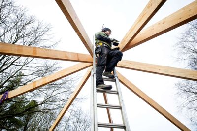 Én ny bålhytte om ugen er der udsigt til for Shelterbyg i 2023. Overalt i Danmark bygger firmaet rum til udelivets glæder. Foto: Jakob Stigsen Andersen