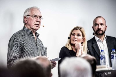 Bent Jensen, der voksede op i Kjellerup, er aktiv deltager i debatter - blandt andet når de handler om Rusland. Her er det med skribent og redaktør Anna Libak og forsker Flemming Splidsboel. Foto: Celina Dahl/Ritzau Scanpix