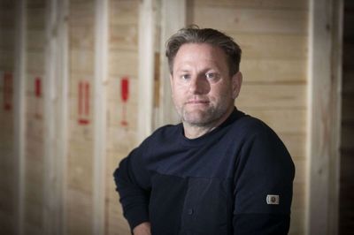 - Vi er 5-10 medarbejdere afhængig af sæsonen, et lille team med gode, dygtige medarbejdere. Det er lidt som en lille familie, idet vi jo er sammen hele tiden, siger Kim Thorsen. Foto: Martin Ballund