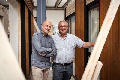 Jarl Gorridsen, direktør i og medejer af DS Energy i Bjerringbro er gået ind i et samarbejde med René Birch, indehaver af GMB Ejendomme. Samarbejdet handler om sundhedstilstanden i bæredygtige boliger. PR foto