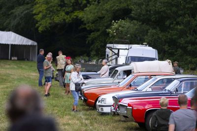 Mausing Marked er kommet godt i gang. Tirsdag var der træf, onsdag var der banko og fredag aften er der sommerbal. I weekenden er der marked. Foto: Martin Ballund