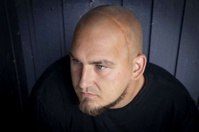 Mathias Østergaard lider i dag blandt andet af PTSD (Posttraumatisk Stress-forstyrrelse) som følge af, at han i 2020 kom til at skyde sig selv i hovedet.