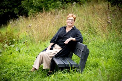 Mette Kildahl Jensen - her i Krabbes Grønne Ring tæt på hjemmet i Kjellerup - fejrer snart jubilæum i Jyske Bank. Foto: Jakob Stigsen Andersen