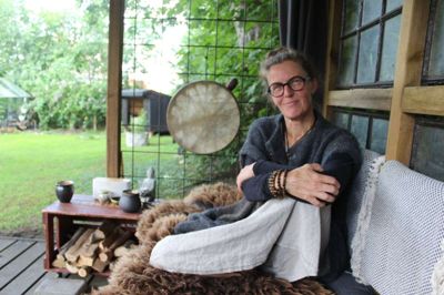 Tove Sørensen havde stress flere gange, så skiftede hun arbejdsliv og fandt en ny tilværelse som heks.