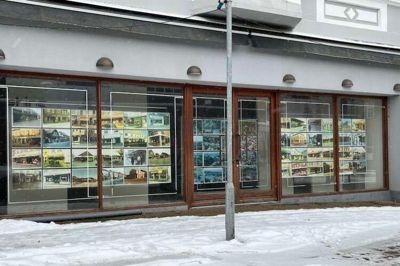 I Vestergade 6 kan du se mange af byens gamle butikker.