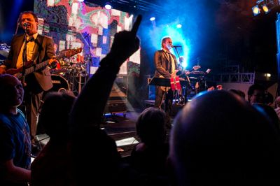 Johnny Hansen er i front for Kandis, der giver dobbeltkoncert i Kjellerup den 7. maj.
