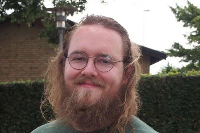 Rasmus Due Olesen giver et nummer på sin guitar, når der er fyraftenstræf i marts.