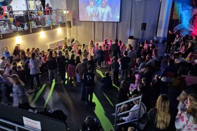 Lørdag aften var omkring 450 børn og voksne til MGP-fest i Arena Midt. Foto: Arena Midt.