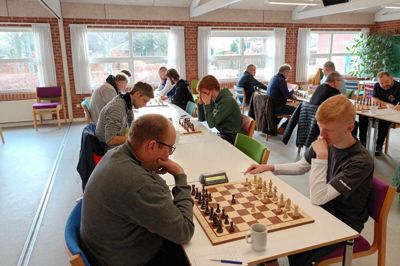Kjellerup Skakklubs bedste hold sikrede oprykning til 1. division for første gang i omkring 10 år efter sjette sejr i træk. Foto: Søren Ladegaard.