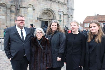 Martin Jakobsen, konservativ gruppeformand i Silkeborg Kommune og ven med Søren Pape Poulsen, her sammen med sin familie: - Den seneste uge har været svær at sætte ord på. Midt i sorgen har jeg fået rigtig mange tilkendegivelser i min retning om, hvor godt mange mennesker syntes om Søren. Det er smukt midt i sorgen. Når jeg tænker på Sørens forældre, Ruth og Svend, er det forfærdeligt, det der er overgået dem. Jeg er meget ked af det på deres vegne.