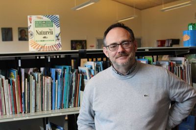 Skoleleder på Trekløverskolen Peter Rasmussen tror på viden og dialog i kampen mod online mobning.